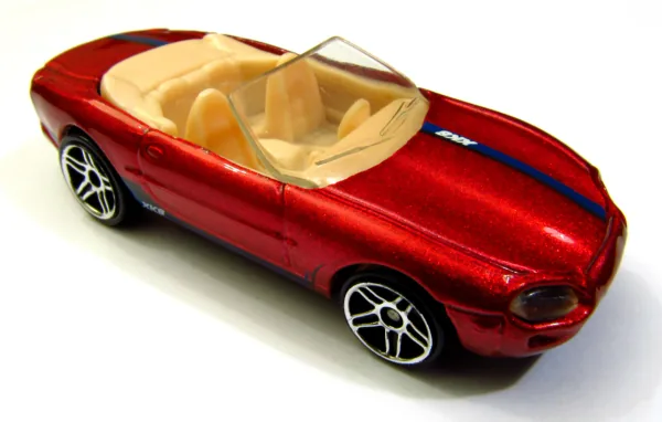 Jaguar XK8 2001 Hot Wheels (2001 Hot Wheels)