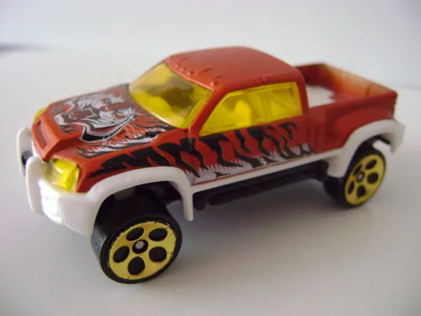 Mega-Duty 2006 Hot Wheels (2006 Open Stock)