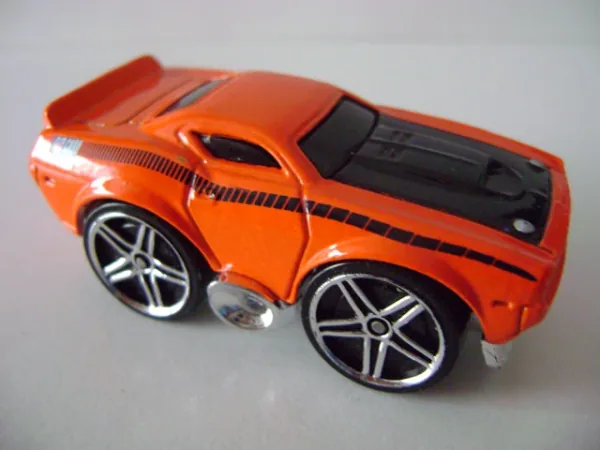 Blings Plymouth Barracuda 1972 2004 Hot Wheels (2004 First Editions)