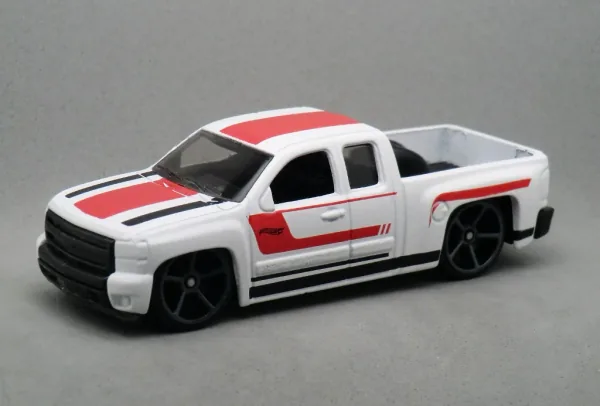 Chevy Silverado 2017 Hot Wheels (HW Hot Trucks)