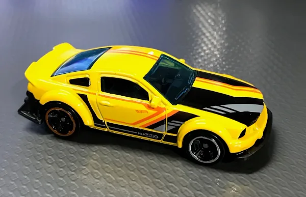 2005 Ford Mustang 2020 Hot Wheels (HW Dream Garage)