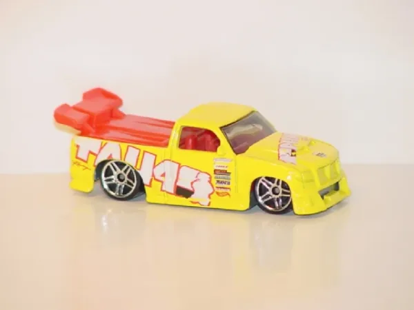 Super Tuned 2001 Hot Wheels (2001 Hot Wheels)