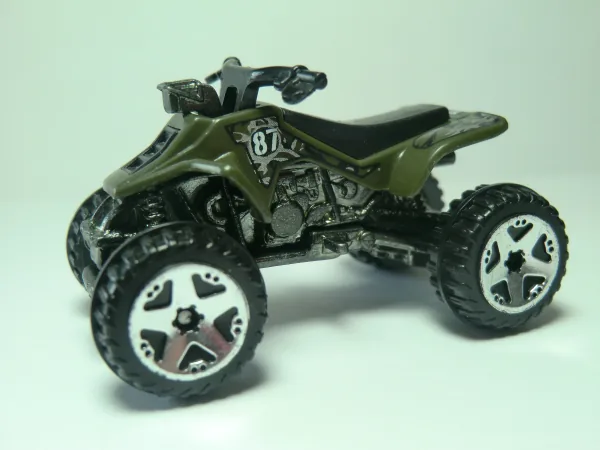 Suzuki Quadracer 2005 Hot Wheels (2005 Hot Wheels)