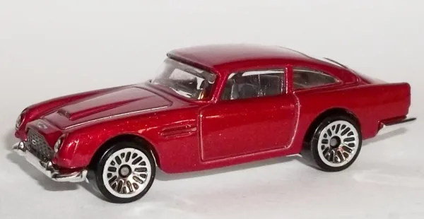 Aston Martin 1963 DB5 2015 Hot Wheels (Then and Now)
