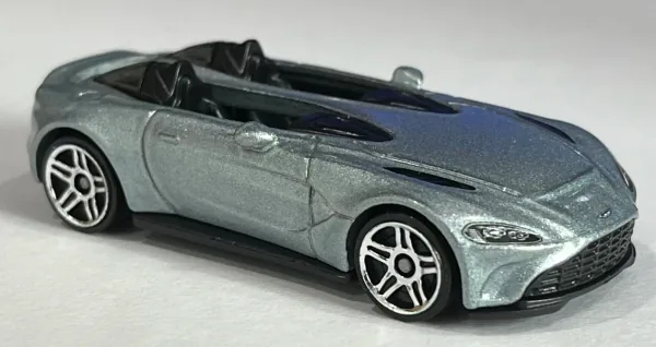 Aston Martin V12 Speedster