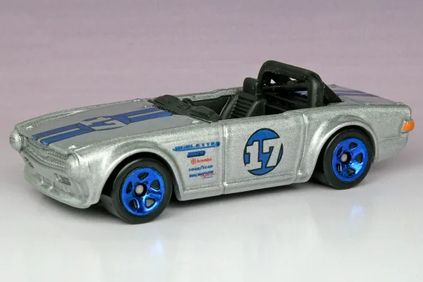 Triumph TR6 2009 Hot Wheels (2009 New Models)