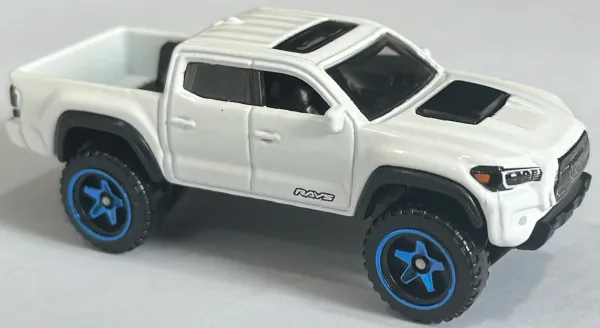 '20 Toyota Tacoma 2023 Hot Wheels (Baja Blazers)