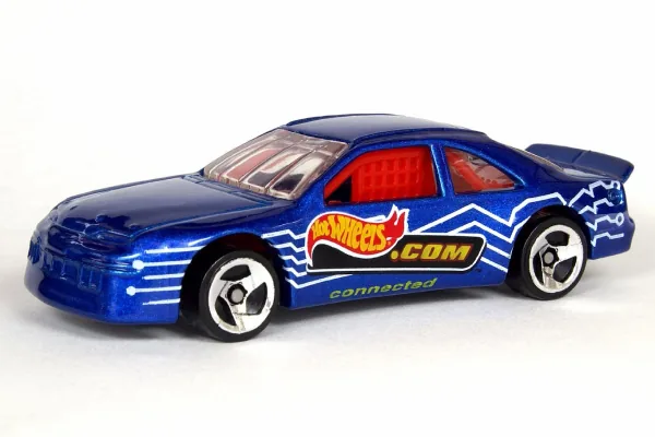 T-Bird Stocker 2000 Hot Wheels (2000 Hot Wheels)
