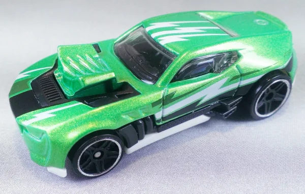 Twinduction | (2nd Color) 2015 Hot Wheels (Track Aces)