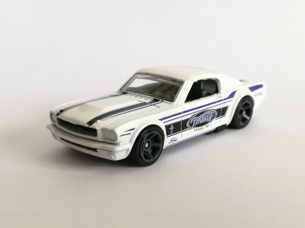 '65 Mustang 2+2 Fastback 2019 Hot Wheels (Muscle Mania)