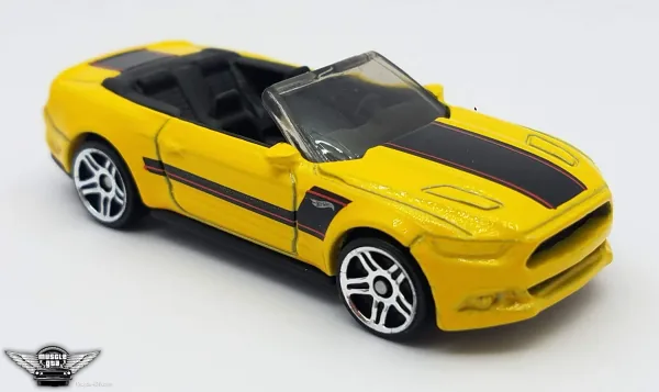 2015 Ford Mustang GT Convertible 2018 Hot Wheels (Muscle Mania)
