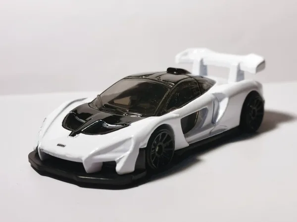 McLaren Senna 2020 Hot Wheels (Nightburnerz)