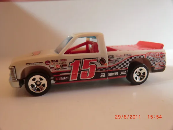 Chevy 1500 2011 Hot Wheels (Track Stars)
