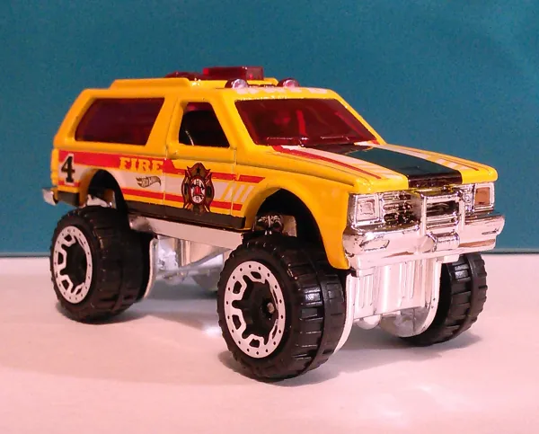 Chevy Blazer 4x4 2016 Hot Wheels (HW Rescue)