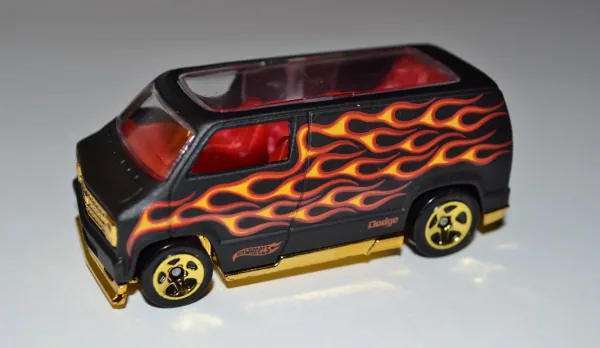 Custom '77 Dodge Van