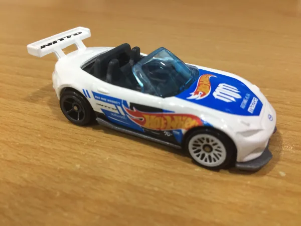 '15 Mazda MX-5 Miata 2018 Hot Wheels (Nightburnerz)