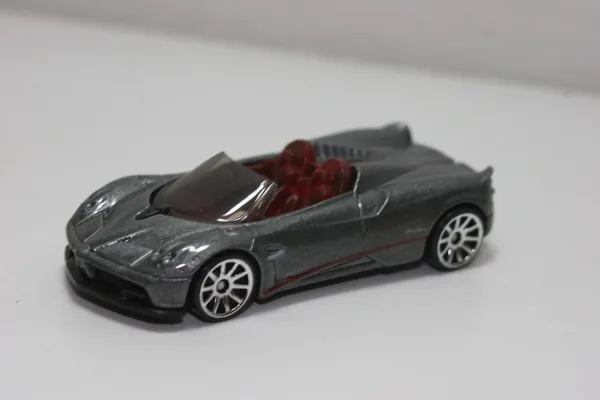 '17 Pagani Huayra Roadster 2018 Hot Wheels (HW Exotics)