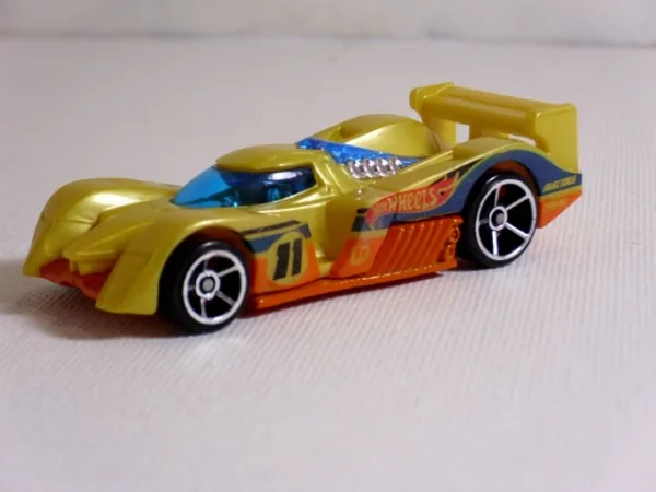 24 Ours | (2nd Color) 2011 Hot Wheels (2011 New Models)