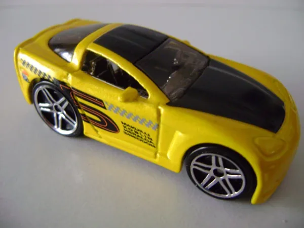 'Tooned Corvette C6 2004 Hot Wheels (2004 First Editions)