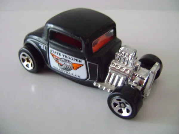 '32 Ford 2001 Hot Wheels (2001 Hot Wheels)