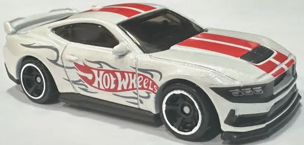 Ford Mustang Dark Horse 2025 Hot Wheels (Then and Now)