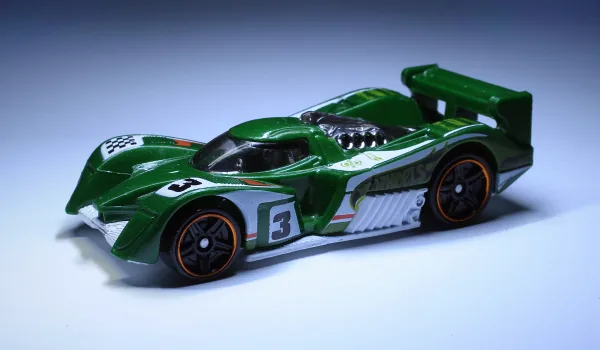 24 Ours | (2nd Color) 2014 Hot Wheels (Track Aces)