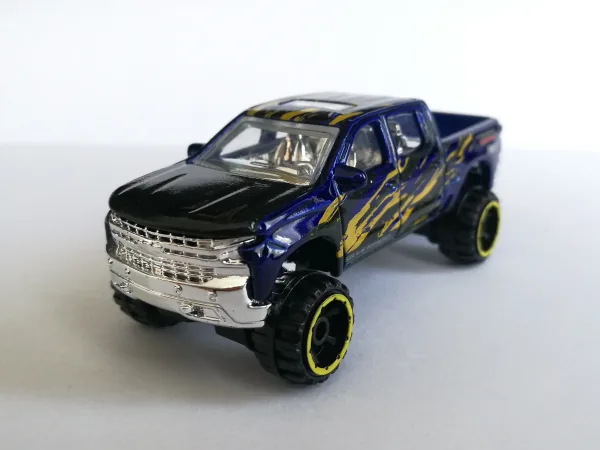 '19 Chevy Silverado Trail Boss LT 2019 Hot Wheels (HW Hot Trucks)