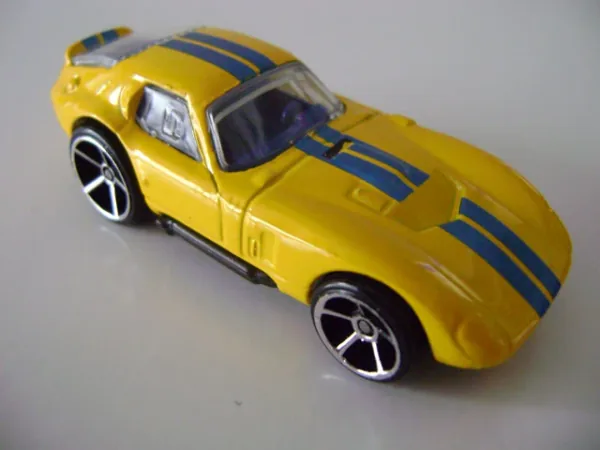 Shelby Cobra Daytona Coupe 2009 Hot Wheels (Mystery Cars)