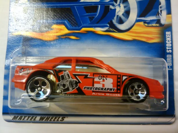 T-Bird Stocker 2001 Hot Wheels (2001 Hot Wheels)