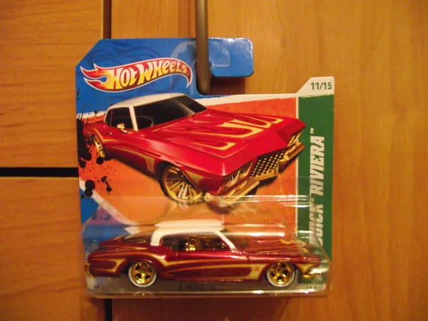 1971 Buick Riviera 2011 Hot Wheels (Super Treasure Hunt)