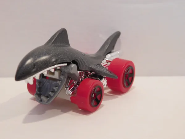 Shark Bite 2017 Hot Wheels (Street Beasts)