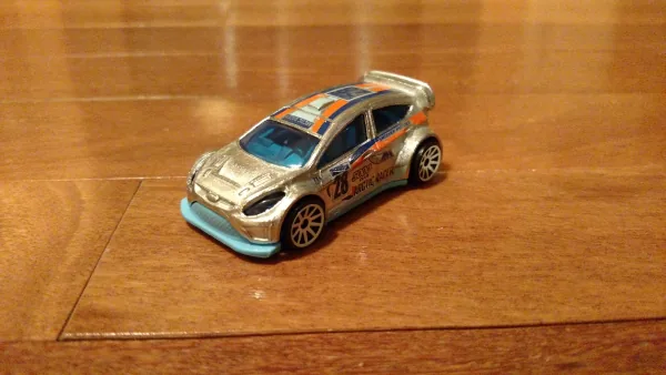 '12 Ford Fiesta | (2nd Color - Zamac)