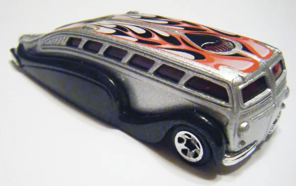 Crooze Low Flow 2004 Hot Wheels (2004 First Editions)