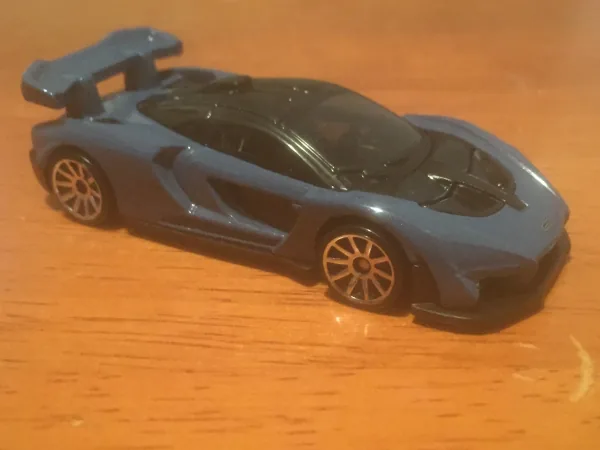 McLaren Senna