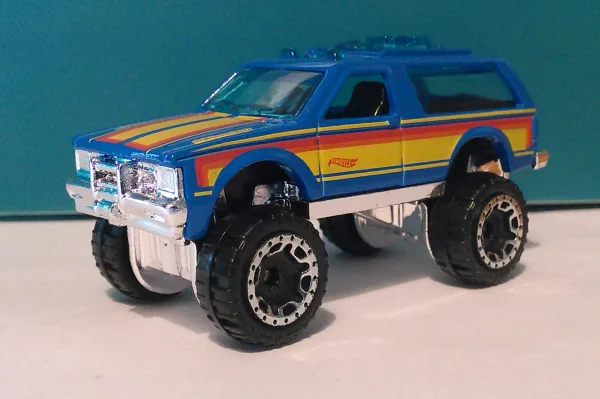Chevy Blazer 4x4 2017 Hot Wheels (HW Hot Trucks)