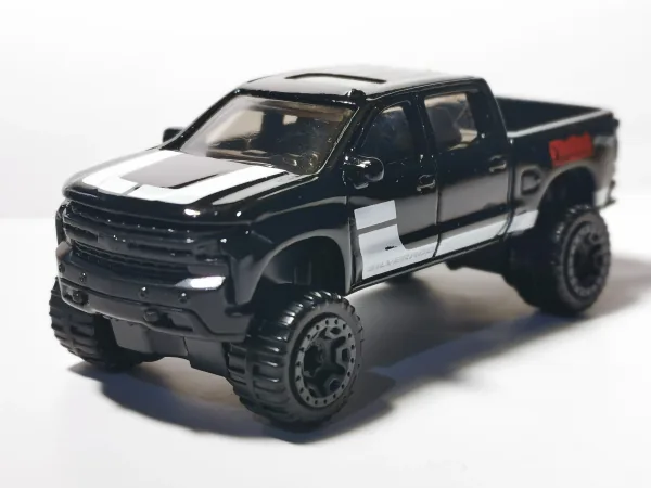 '19 Chevy Silverado Trail Boss LT 2020 Hot Wheels (HW Hot Trucks)