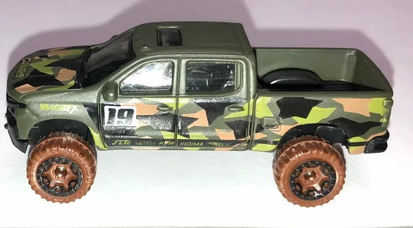 '19 Chevy Silverado Trail Boss LT 2021 Hot Wheels