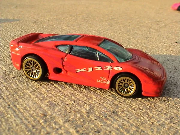 Jaguar XJ220 2000 Hot Wheels (2000 Hot Wheels)