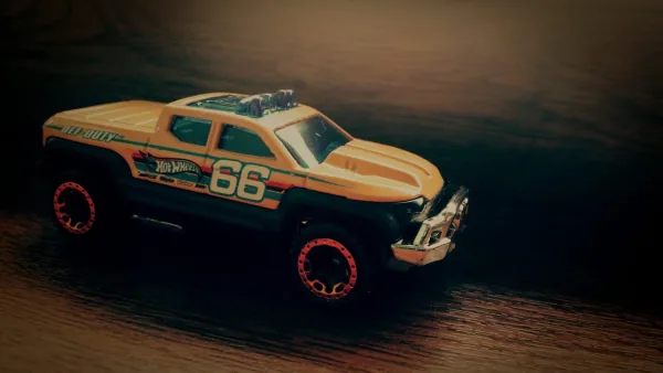 Off-Duty | (2nd Color) 2015 Hot Wheels (HW Hot Trucks)