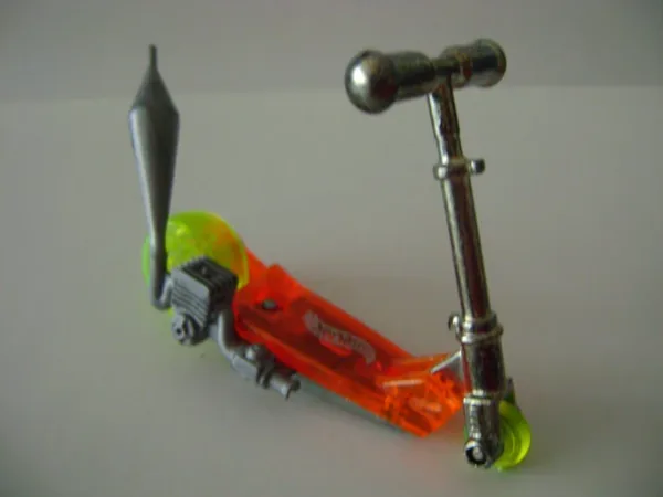 Mo' Scoot 2001 Hot Wheels (2001 First Editions)