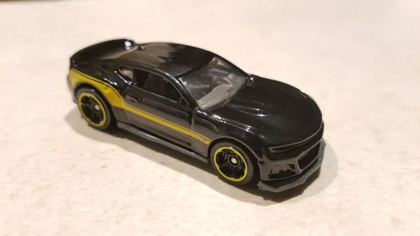 2017 Camaro ZL1 | (2nd Color) 2018 Hot Wheels (Muscle Mania)