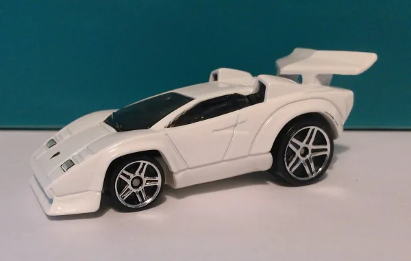 Lamborghini Countach 2017 Hot Wheels (Tooned)