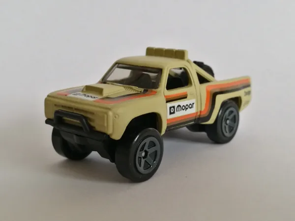 '87 Dodge D100 2019 Hot Wheels (Baja Blazers)