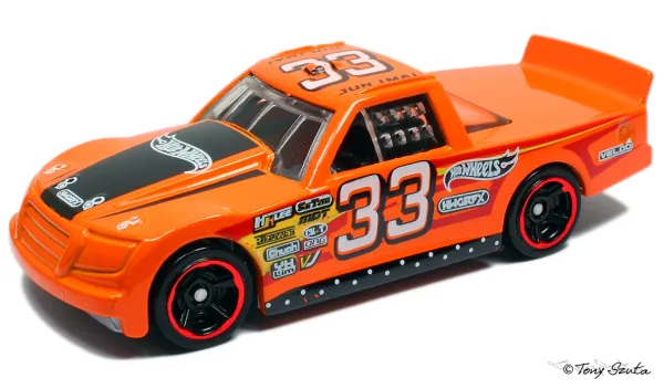 Circle Trucker 2011 Hot Wheels (2011 New Models)