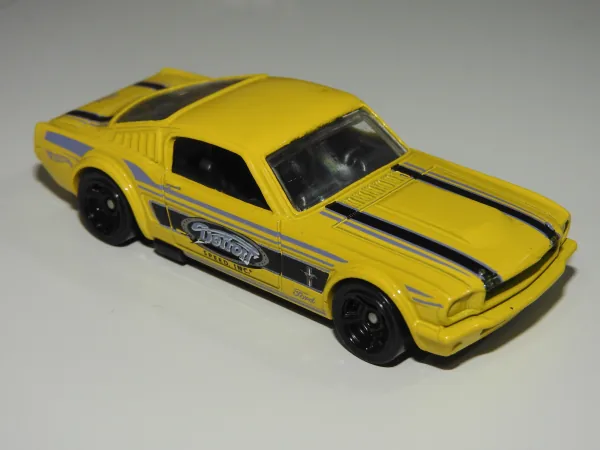 '65 Mustang 2+2 Fastback | (3rd Color) 2019 Hot Wheels (Muscle Mania)
