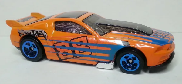 '13 Ford Mustang GT 2014 Hot Wheels (Track Aces)